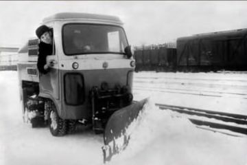 Уборка перрона от снега. Бендеры, Начало 1970-х гг