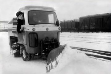 Такой аппарат 50 лет назад чистил снег в Бендерах, когда снег у нас был