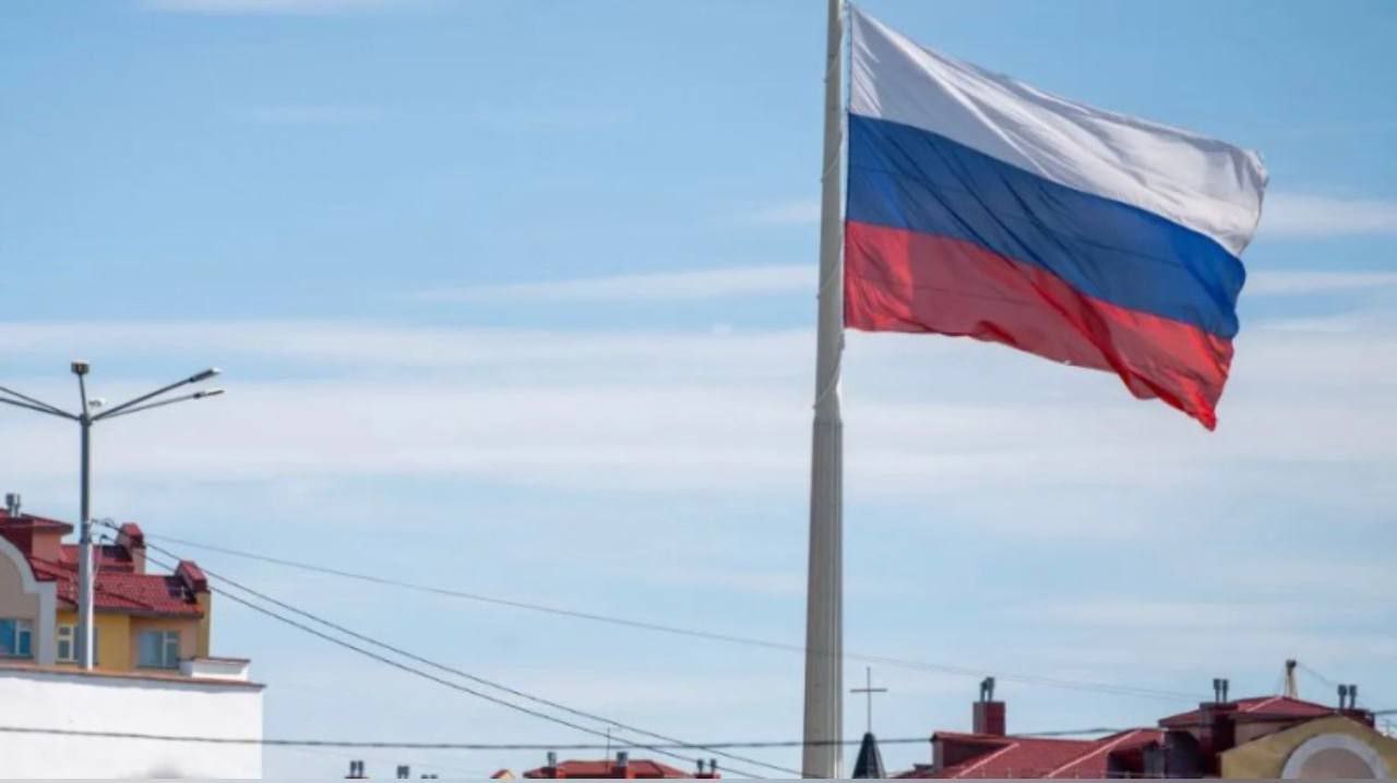 Гренландия временно сменила флаг на российский триколор