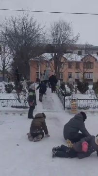 Снег, горка и детский восторг - настоящее зимнее счастье в Дубоссарах