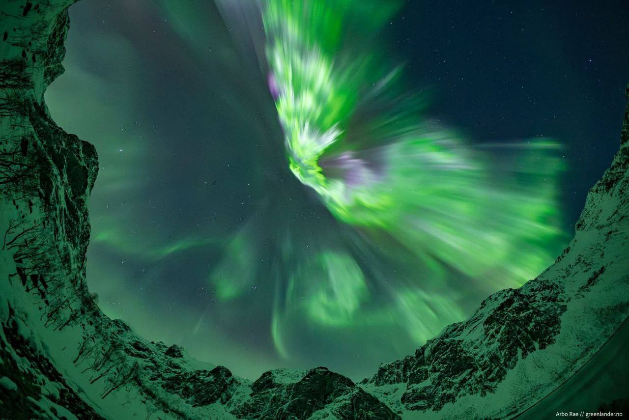 Над Норвегией прошло самое яркое северное сияние нового года: Над Норвегией прошло самое яркое северное сияние нового года: