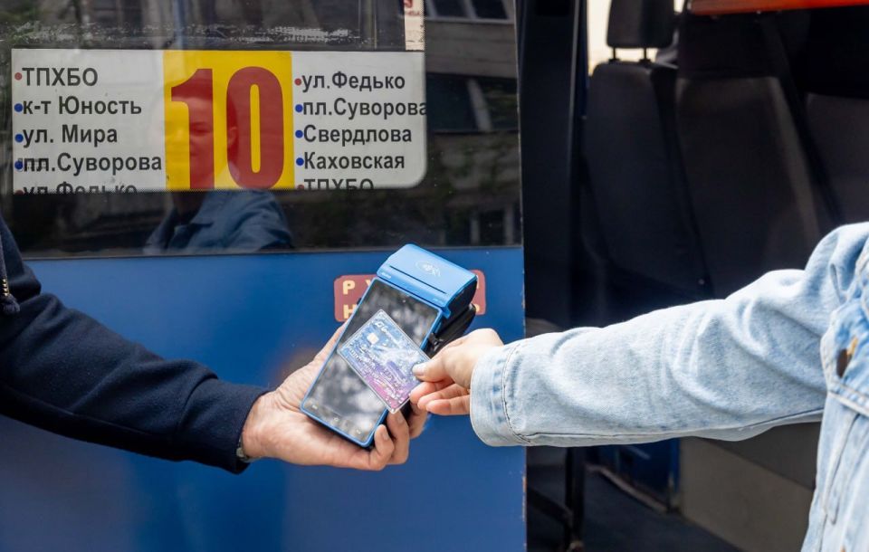 Уже завтра все троллейбусы и междугородние маршрутки в ПМР полностью переходят на безналичную оплату проезда
