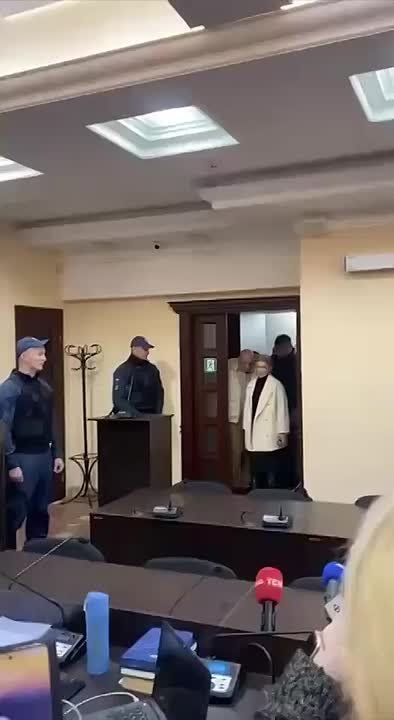 Юлия Тимошенко прибыла в суд, где ей будут избирать меру пресечения, — украинские СМИ