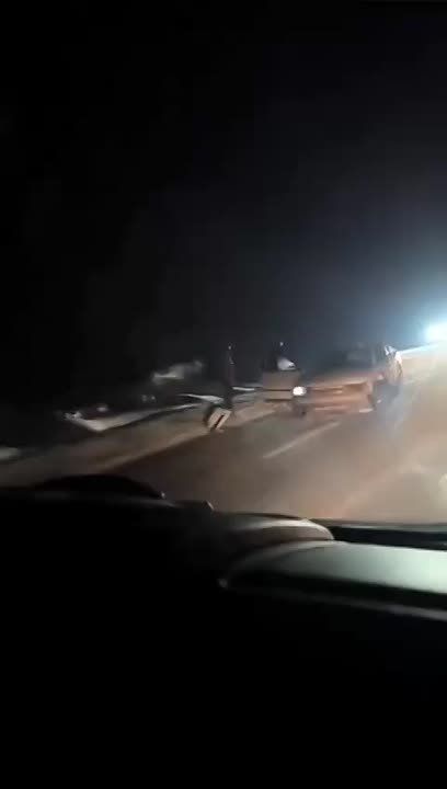 Колесо вывернуло и помяло бочину у белой машины, которая попала в аварию между сёлами Попенки и Бутучаны в Рыбницком районе