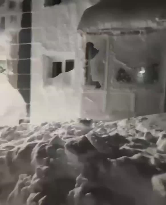 Весь снег России, похоже, на Камчатке: сугробы в регионе достигли высоты четвёртых этажей — это абсолютный рекорд по осадкам с начала 21 века