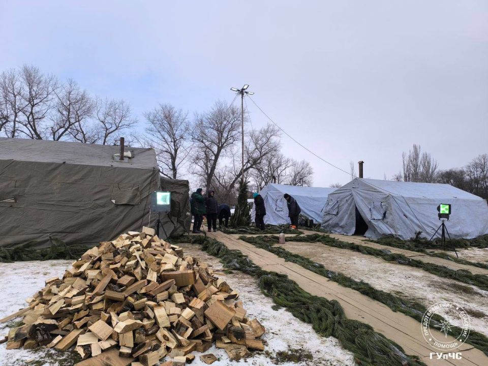К обряду всё готово. На берегу городского пляжа в Тирасполе спасатели развернули палатки К обряду всё готово. На берегу городского пляжа в Тирасполе спасатели развернули палатки