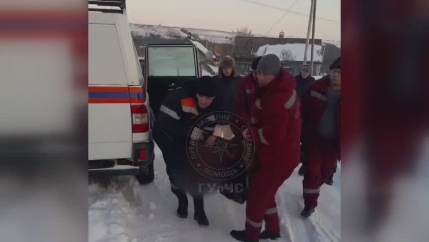 Спасатели оказали помощь замёрзшему у озера мужчине