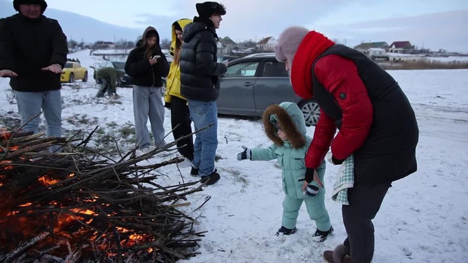 Зимняя атмосфера в Малаештах: вчера гостей села катали на конных санях, угощали горячими голубцами и тёплыми напитками для настроения и уюта
