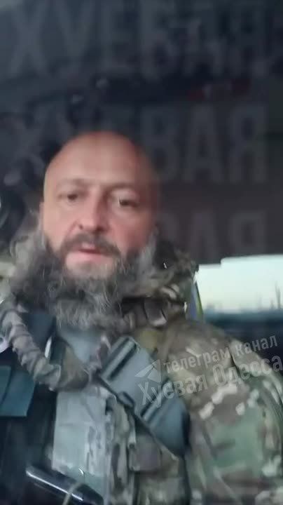 Военнослужащий с Запорожского направления сообщает, что одесский военкомат прислал им пополнение в виде 20 человек: из них 11 системных наркоманов, 4 аутиста, остальным под 60 лет