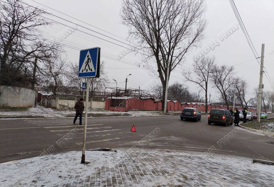 В Бендерах на пешеходном переходе на ул. Бендерского Восстания «Фольксваген» сбил 16-летнюю девушку В Бендерах на пешеходном переходе на ул. Бендерского Восстания «Фольксваген» сбил 16-летнюю девушку