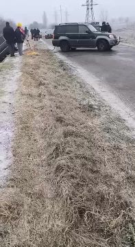 Мерседес достали из канала