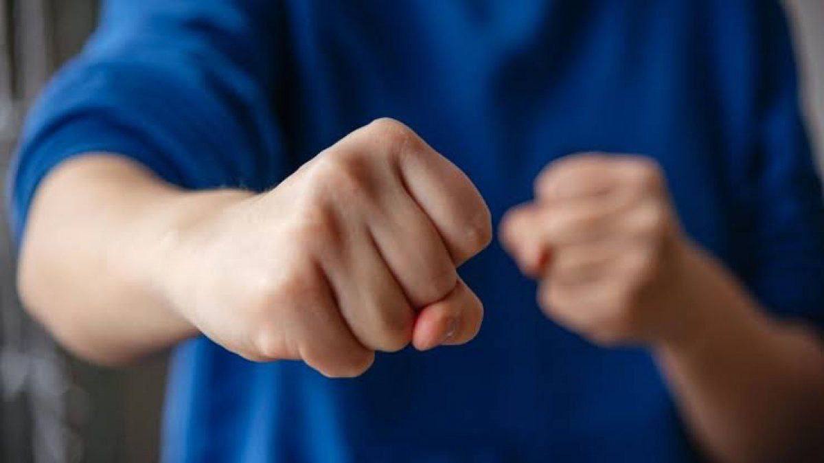 Визит в гости закончился кулачным боем