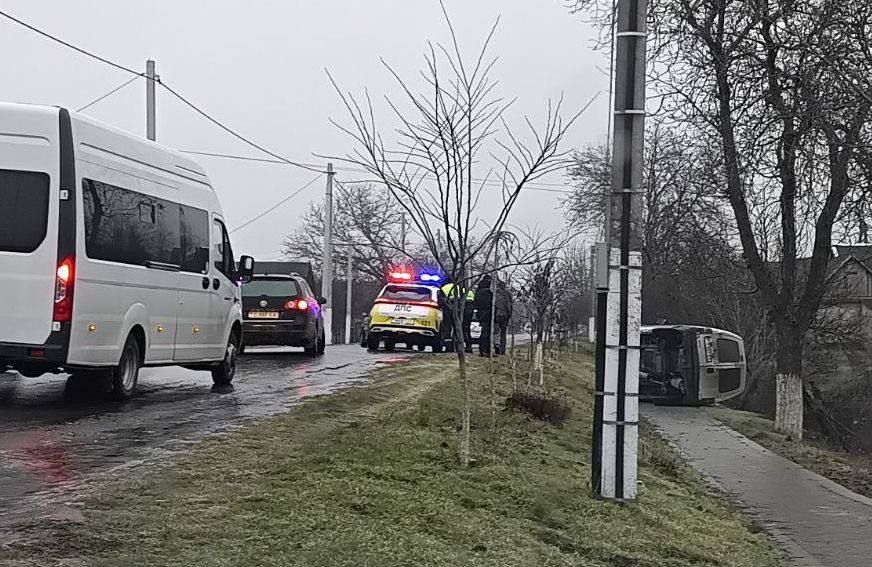 В Коротном машина на боку