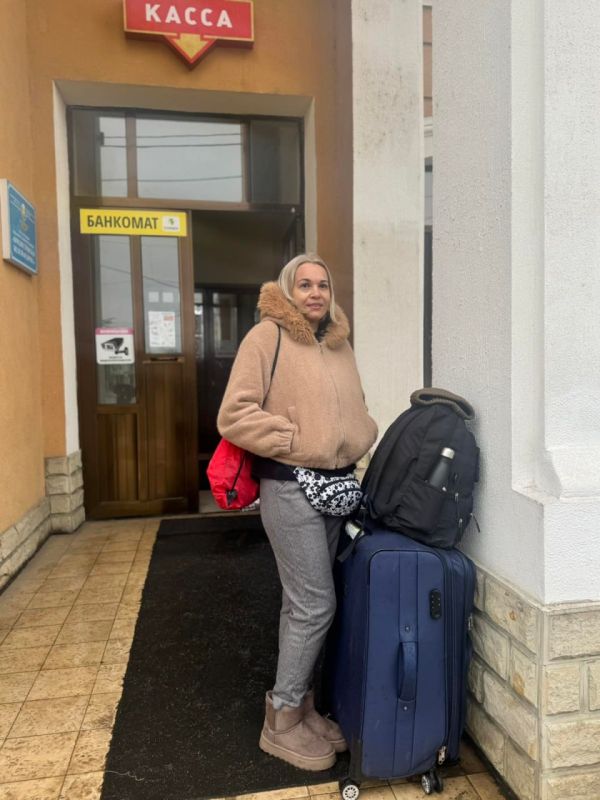 Инна прилетела из Италии и уже полдня не может уехать в Каменку к мужу
