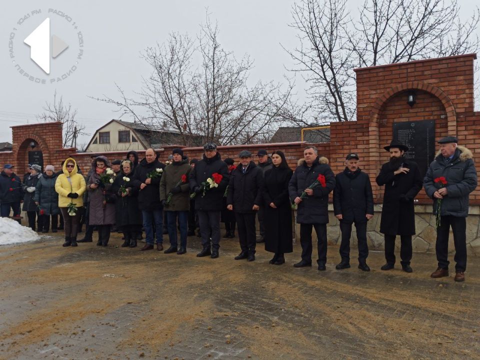 В Дубоссарах проходит траурная церемония, посвященная памяти жертв Холокоста