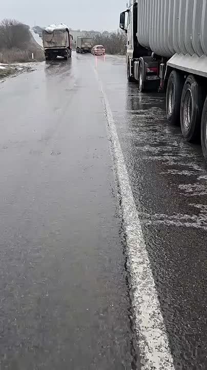 С утра трасса под Каушанами стоит