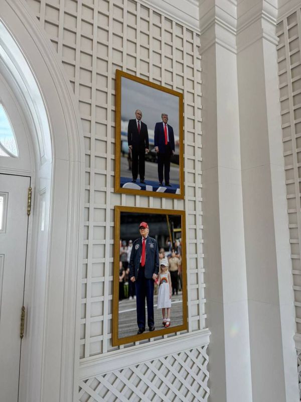 Американская журналистка Ландерс - нашла в Белом доме фотографию Трампа и Путина, сделанную во время встречи в Анкоридже: Американская журналистка Ландерс - нашла в Белом доме фотографию Трампа и Путина, сделанную во время встречи в Анкоридже: