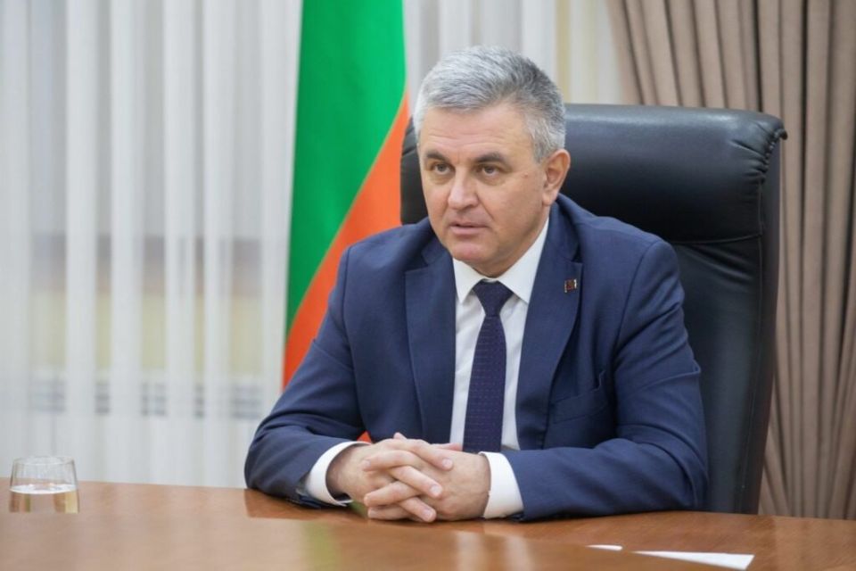Прямо сейчас Президент Вадим Красносельский выступает с Посланием органам власти ПМР