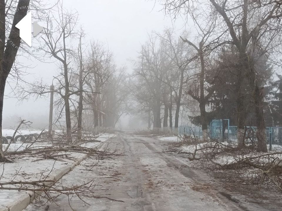 Такая сейчас обстановка в п. Маяк. Электроэнергии тоже нет