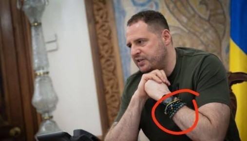 Чтобы вы понимали уровень неадеквата - один из браслетиков ЛЕЖАЛ В ГРОБУ НА ТРУПЕ 9 ДНЕЙ