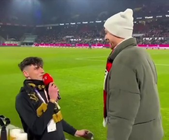 В Германии прямо в перерыве футбольного матча арбитр сделал предложение...своему бойфренду*