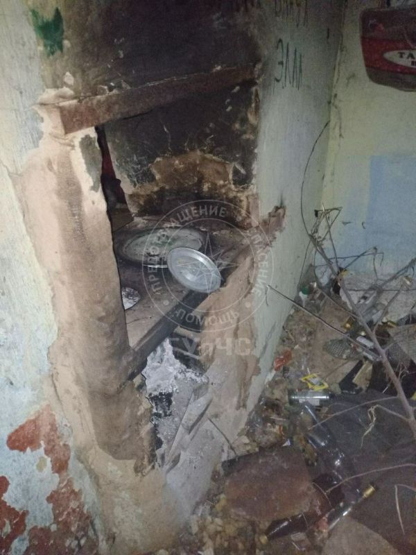 Спасли людей от мороза. Вчера днём житель Григориополя позвонил на 101: рядом в соседнем заброшенном доме увидел двух неизвестных мужчин, которые зашли погреться Спасли людей от мороза. Вчера днём житель Григориополя позвонил на 101: рядом в соседнем заброшенном доме увидел двух неизвестных мужчин, которые зашли погреться