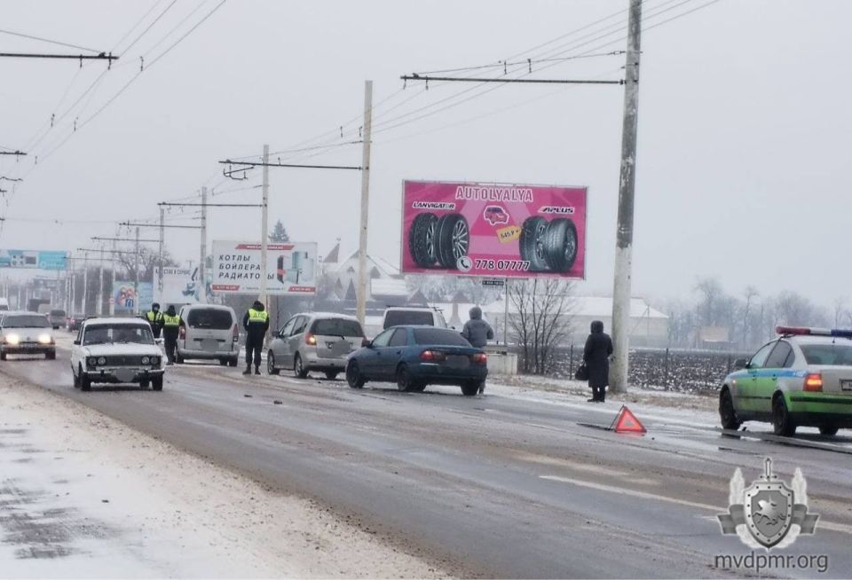 Подробности ДТП на трассе Тирасполь-Парканы: на участке дороги между «Фоишором» и заправкой произошло три аварии, в одной столкнулись сразу четыре машины