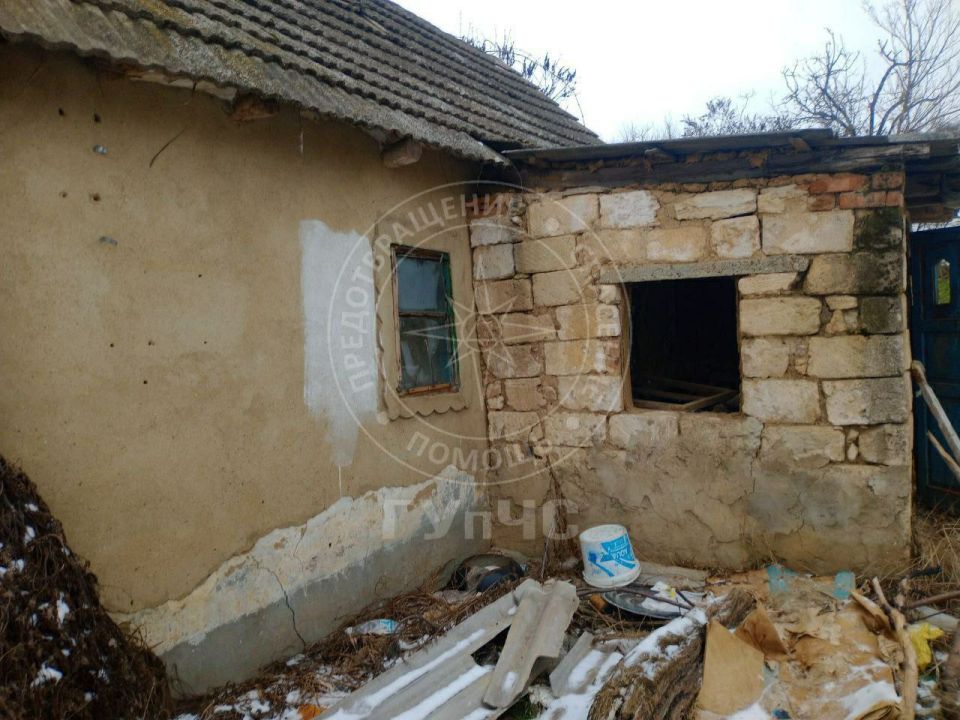 Спасли людей от мороза. Вчера днём житель Григориополя позвонил на 101: рядом в соседнем заброшенном доме увидел двух неизвестных мужчин, которые зашли погреться Спасли людей от мороза. Вчера днём житель Григориополя позвонил на 101: рядом в соседнем заброшенном доме увидел двух неизвестных мужчин, которые зашли погреться