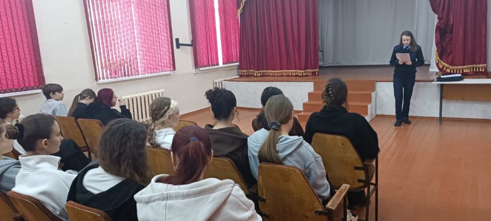 Будущее в твоих руках. В школе №2 Бендер для учеников 10–11 классов прошла встреча с представителями Следственного комитета ПМР