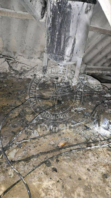 Пожар в Каменке. В доме жителя Каменки загорелся чердак из-за короткого замыкания: сухая ветошь на расширительном бачке отопления вспыхнула рядом с электропроводкой