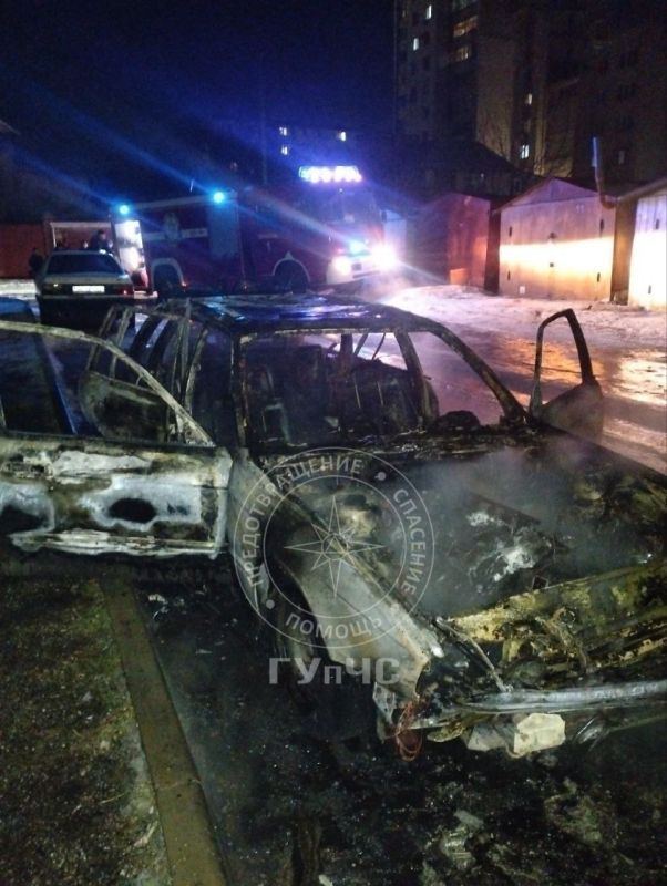 В столице сгорел автомобиль В столице сгорел автомобиль