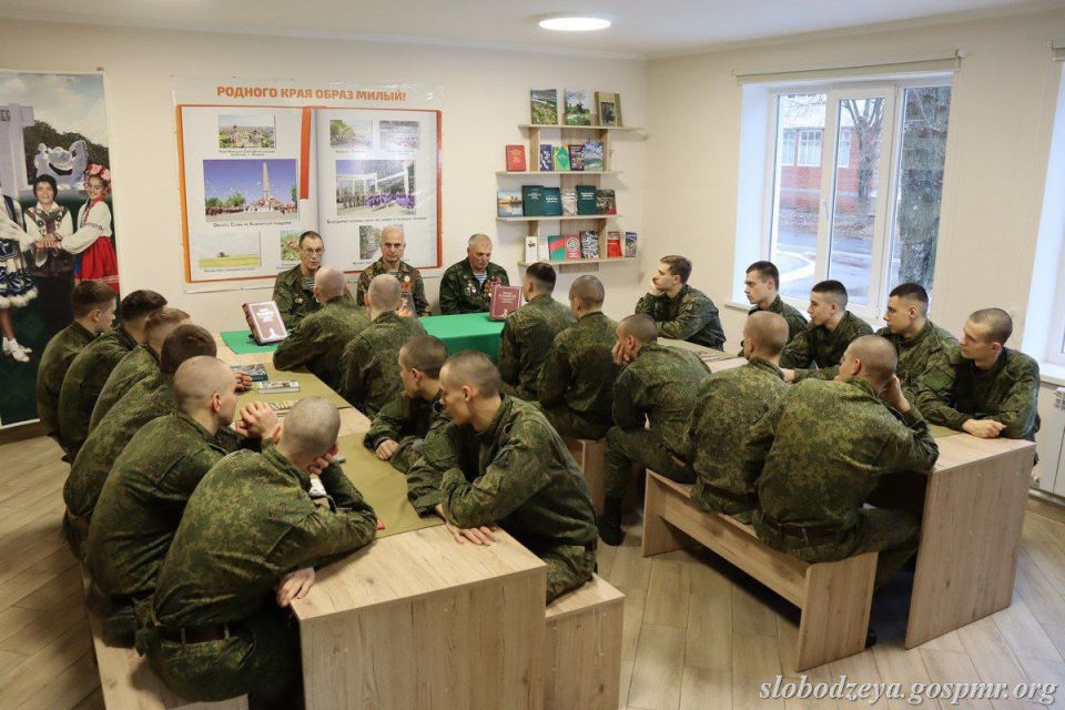 В Слободзейском историческом музее молодёжь встретилась с воинами-афганцами