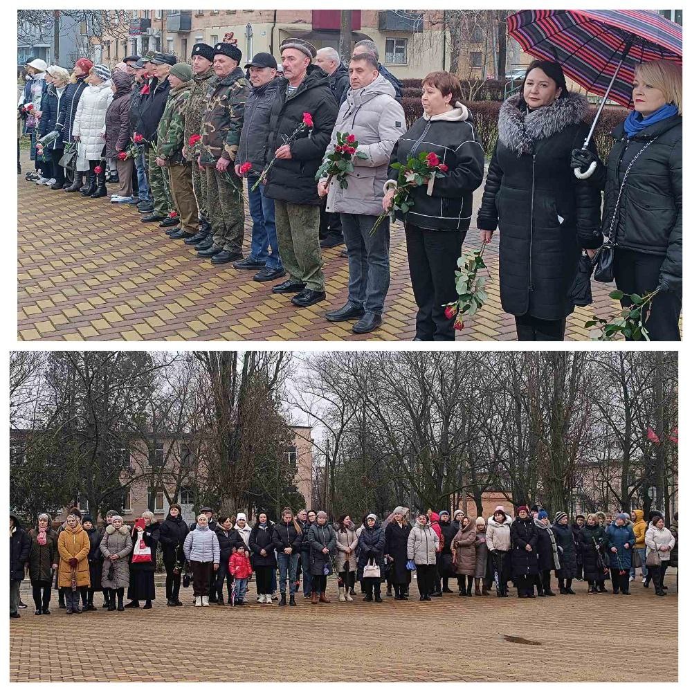 Сегодня, несмотря на дождливую и пасмурную погоду, состоялся митинг, посвящённый важной дате — годовщине вывода советских войск из Афганистана Сегодня, несмотря на дождливую и пасмурную погоду, состоялся митинг, посвящённый важной дате — годовщине вывода советских войск из Афганистана