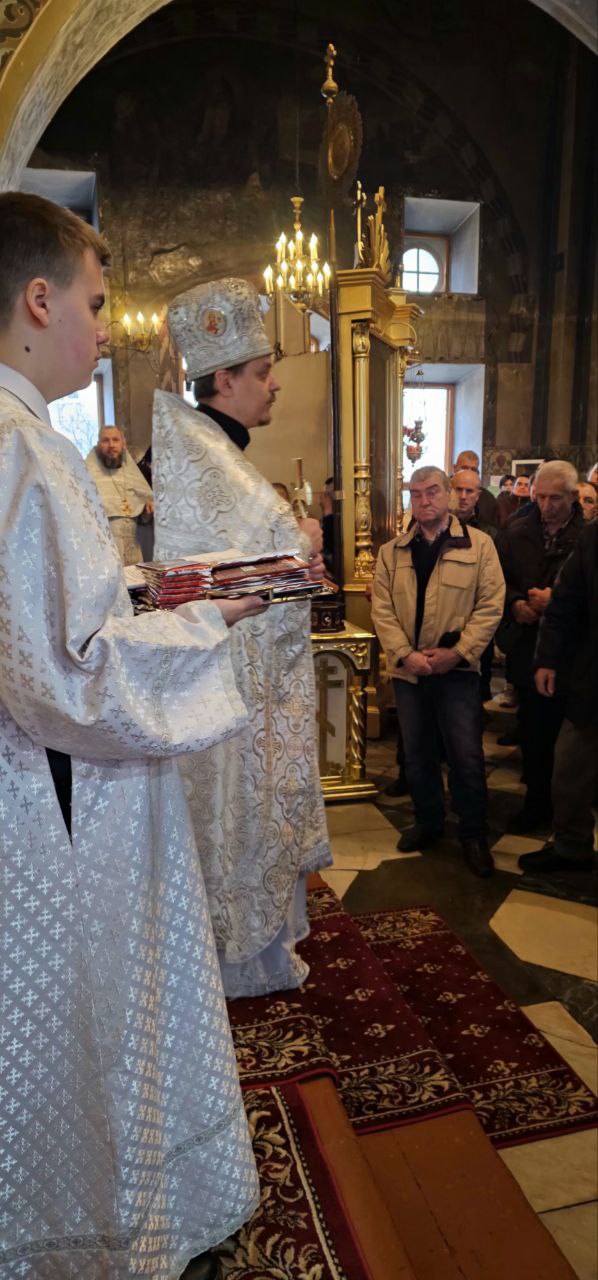 В праздник Сретения Господня в Преображенском соборе прошла Божественная литургия В праздник Сретения Господня в Преображенском соборе прошла Божественная литургия