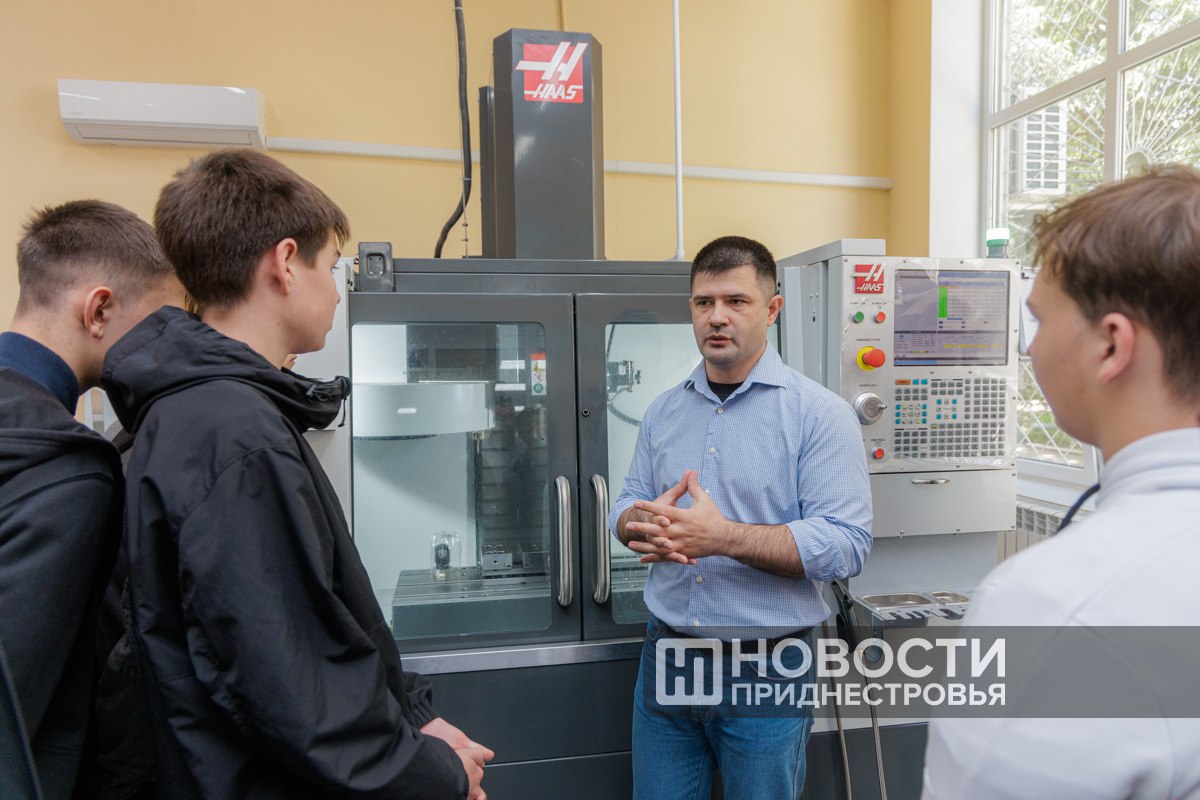 Наставникам, обучающим молодые кадры, будут доплачивать до 50 РУ МЗП (около 400 рублей) за каждого наставляемого