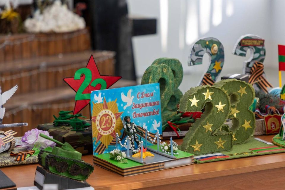 ТВОРЧЕСТВО В СТРОЮ: В СУВОРОВСКОМ УЧИЛИЩЕ ПРОШЛА ВЫСТАВКА ПОДЕЛОК КО ДНЮ ЗАЩИТНИКА ОТЕЧЕСТВА