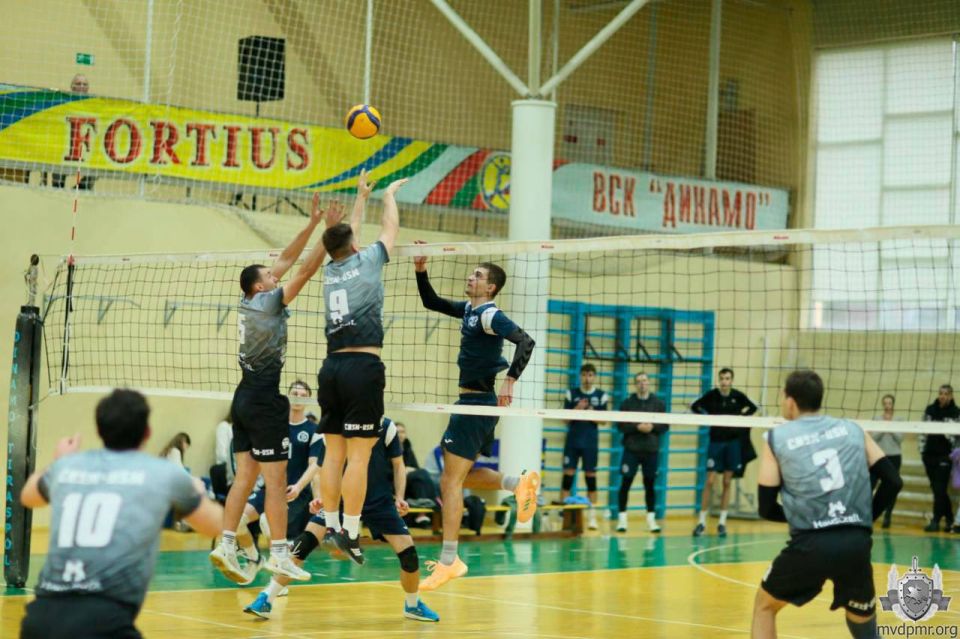 Упорная борьба с лидерами чемпионата Молдавии по волейболу Упорная борьба с лидерами чемпионата Молдавии по волейболу