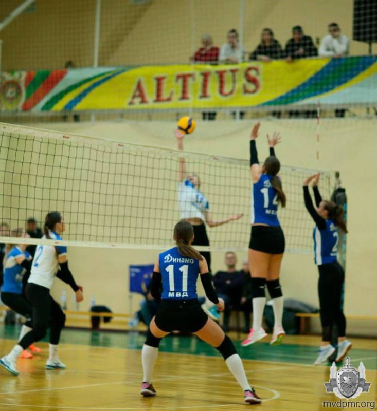 Упорная борьба с лидерами чемпионата Молдавии по волейболу Упорная борьба с лидерами чемпионата Молдавии по волейболу