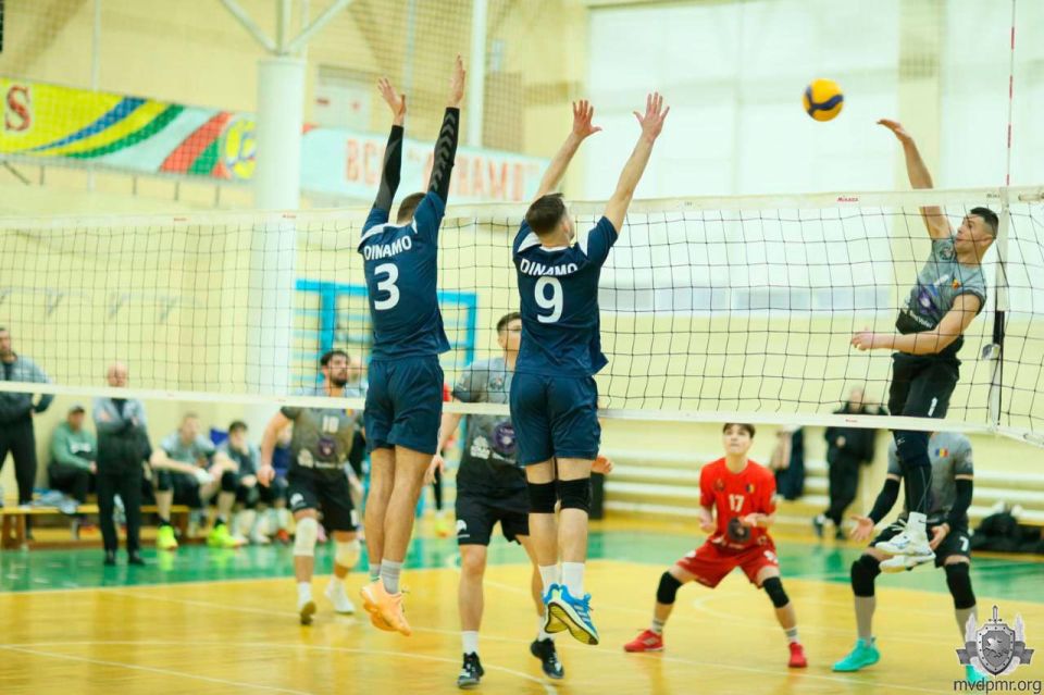Упорная борьба с лидерами чемпионата Молдавии по волейболу