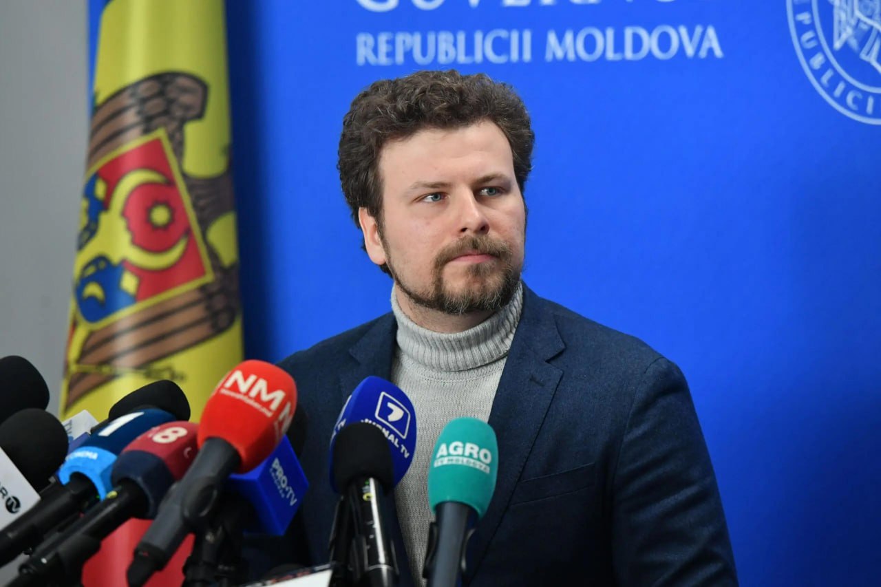 Министр образования Молдовы Дан Перчун заявил, что в ближайшие 15 лет количество школ в стране может быть сокращено на 30%