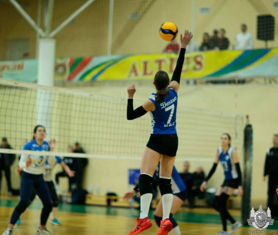 Упорная борьба с лидерами чемпионата Молдавии по волейболу Упорная борьба с лидерами чемпионата Молдавии по волейболу