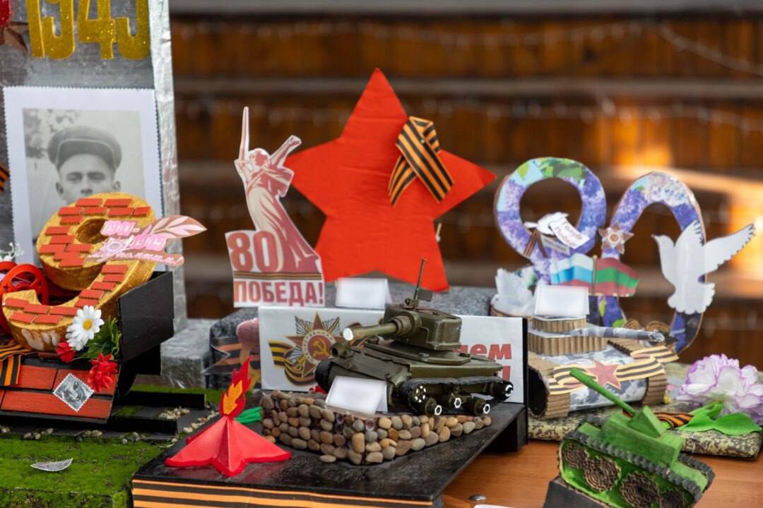 Из пенопласта, картонных коробок, ниток, старых игрушек и даже макарон — в Тираспольском Суворовском училище к 23 февраля открылась масштабная выставка творческих работ суворовцев Из пенопласта, картонных коробок, ниток, старых игрушек и даже макарон — в Тираспольском Суворовском училище к 23 февраля открылась масштабная выставка творческих работ суворовцев