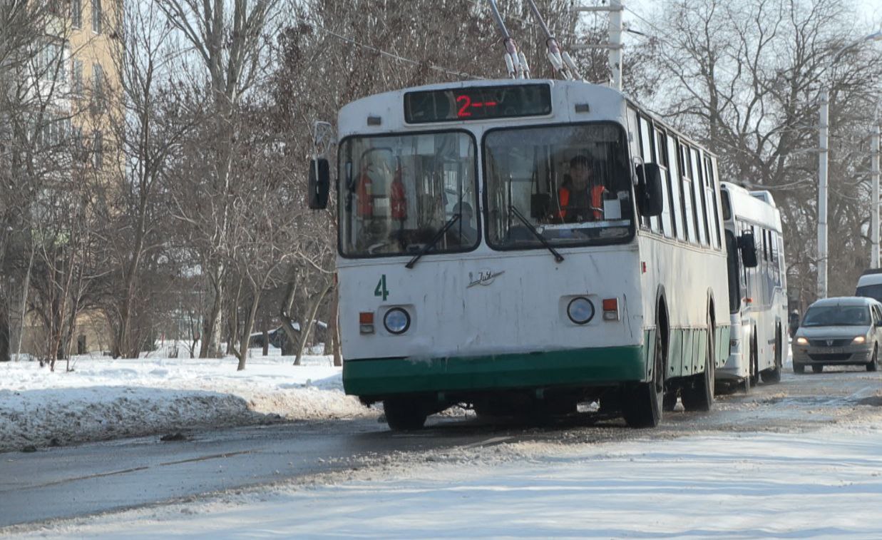 Импровизированный субботник начали в 6:30 утра Импровизированный субботник начали в 6:30 утра