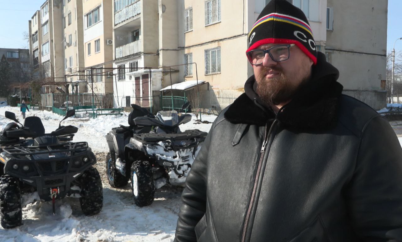 Импровизированный субботник начали в 6:30 утра Импровизированный субботник начали в 6:30 утра