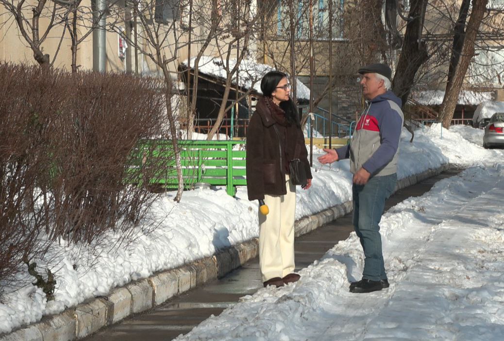 Импровизированный субботник начали в 6:30 утра Импровизированный субботник начали в 6:30 утра