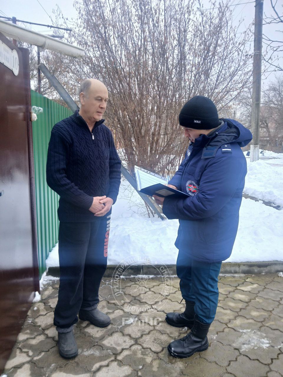 Сотрудники АСП продолжают обход домов, которые находятся в зоне подтопления Сотрудники АСП продолжают обход домов, которые находятся в зоне подтопления