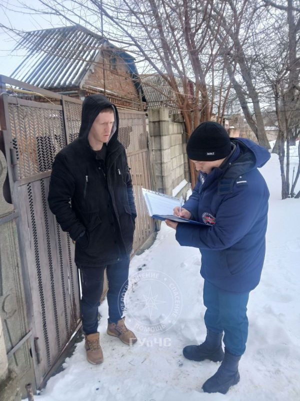Сотрудники АСП продолжают обход домов в зоне подтопления Сотрудники АСП продолжают обход домов в зоне подтопления