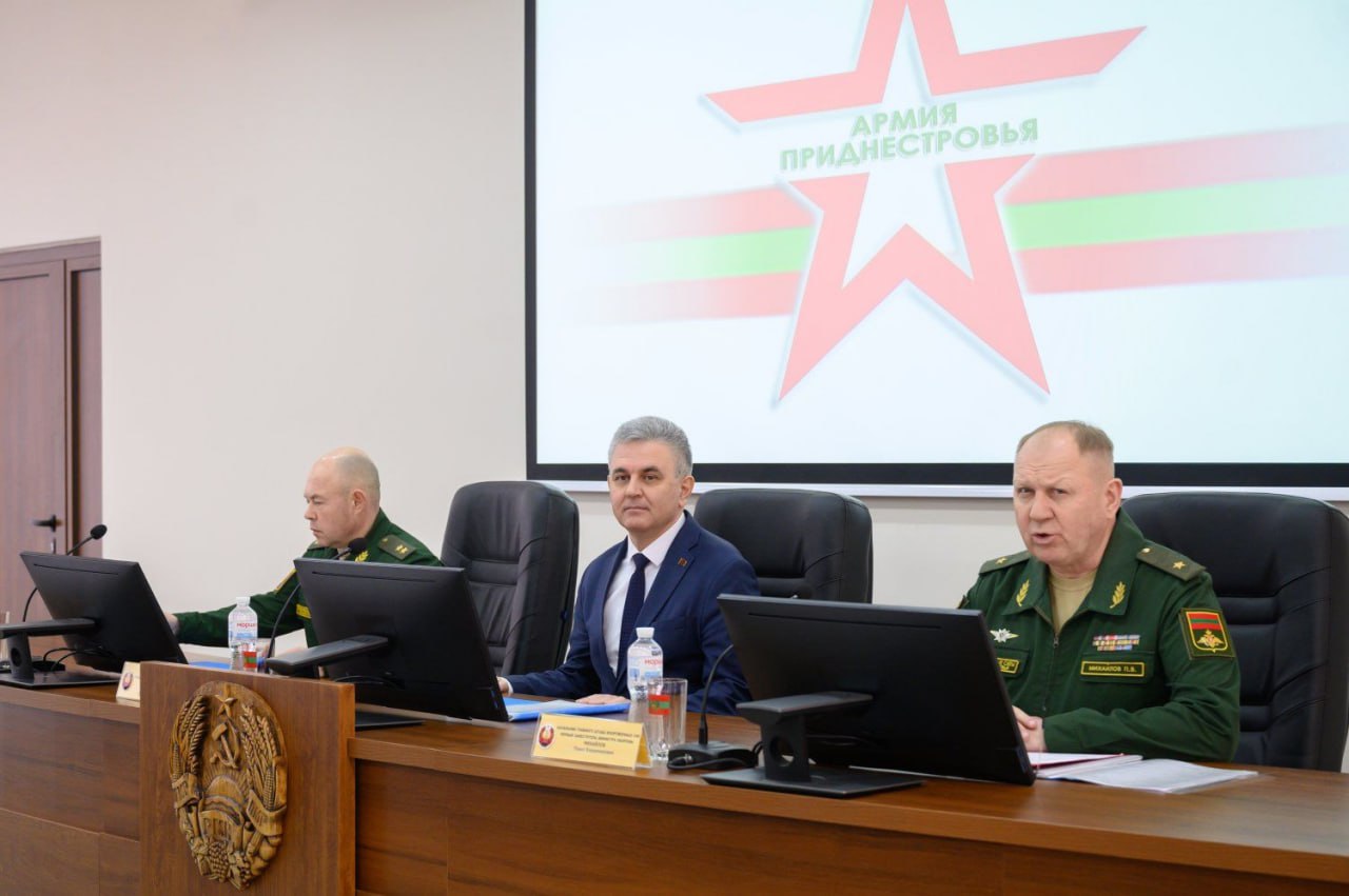 Президент принял участие в заседании Военной коллегии