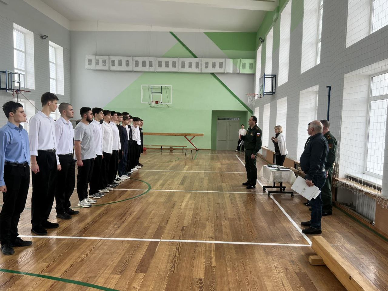 Праздник спорта. В спортивном зале гимназии №1 состоялся военно-спортивный праздник, приуроченный к Дню Защитника Отечества Праздник спорта. В спортивном зале гимназии №1 состоялся военно-спортивный праздник, приуроченный к Дню Защитника Отечества