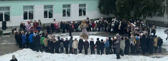 20 февраля в МОУ «ДСШ №1 им. Б.С. Паламарчука» прошли традиционные масленичные гуляния с играми и обрядом сожжения чучела как символа прощания с зимой 20 февраля в МОУ «ДСШ №1 им. Б.С. Паламарчука» прошли традиционные масленичные гуляния с играми и обрядом сожжения чучела как символа прощания с зимой